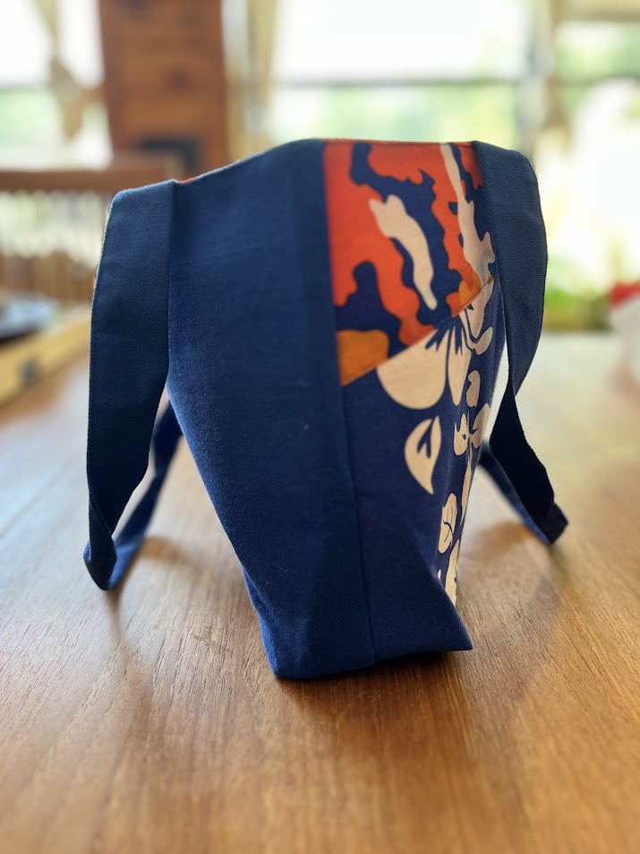 Hibiscus Gators tote standing, end view